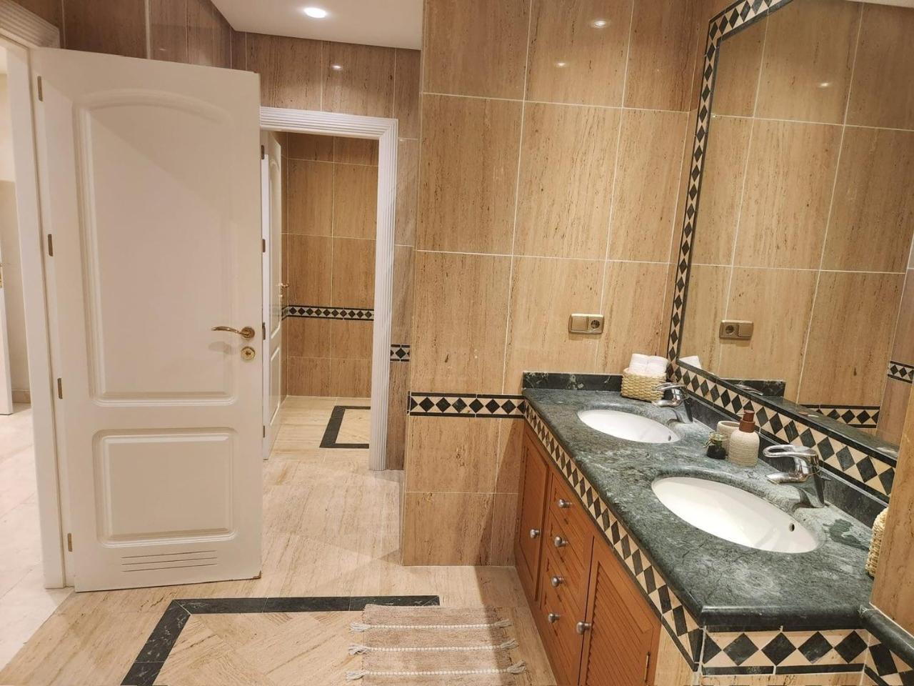 Luxury 2 Bedroom Apartment, Sierra Blanca, *