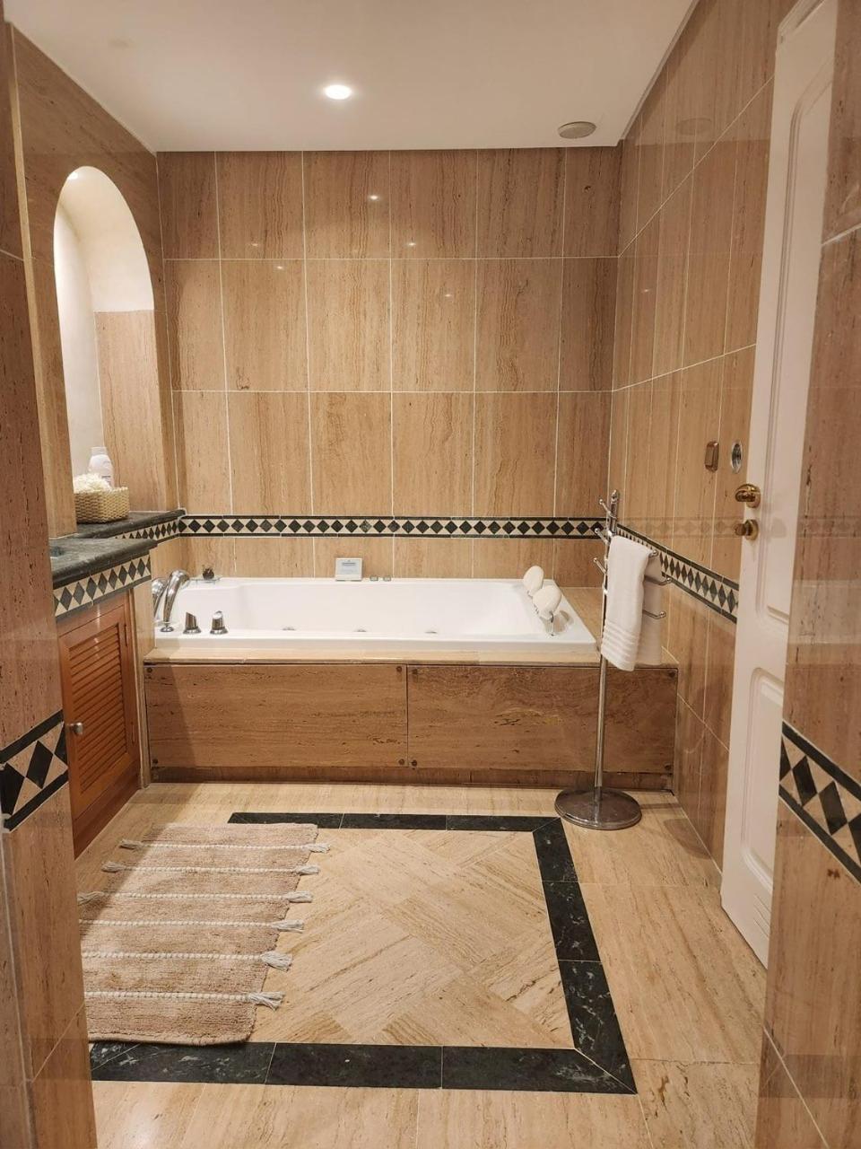 Luxury 2 Bedroom Apartment, Sierra Blanca, Marbella