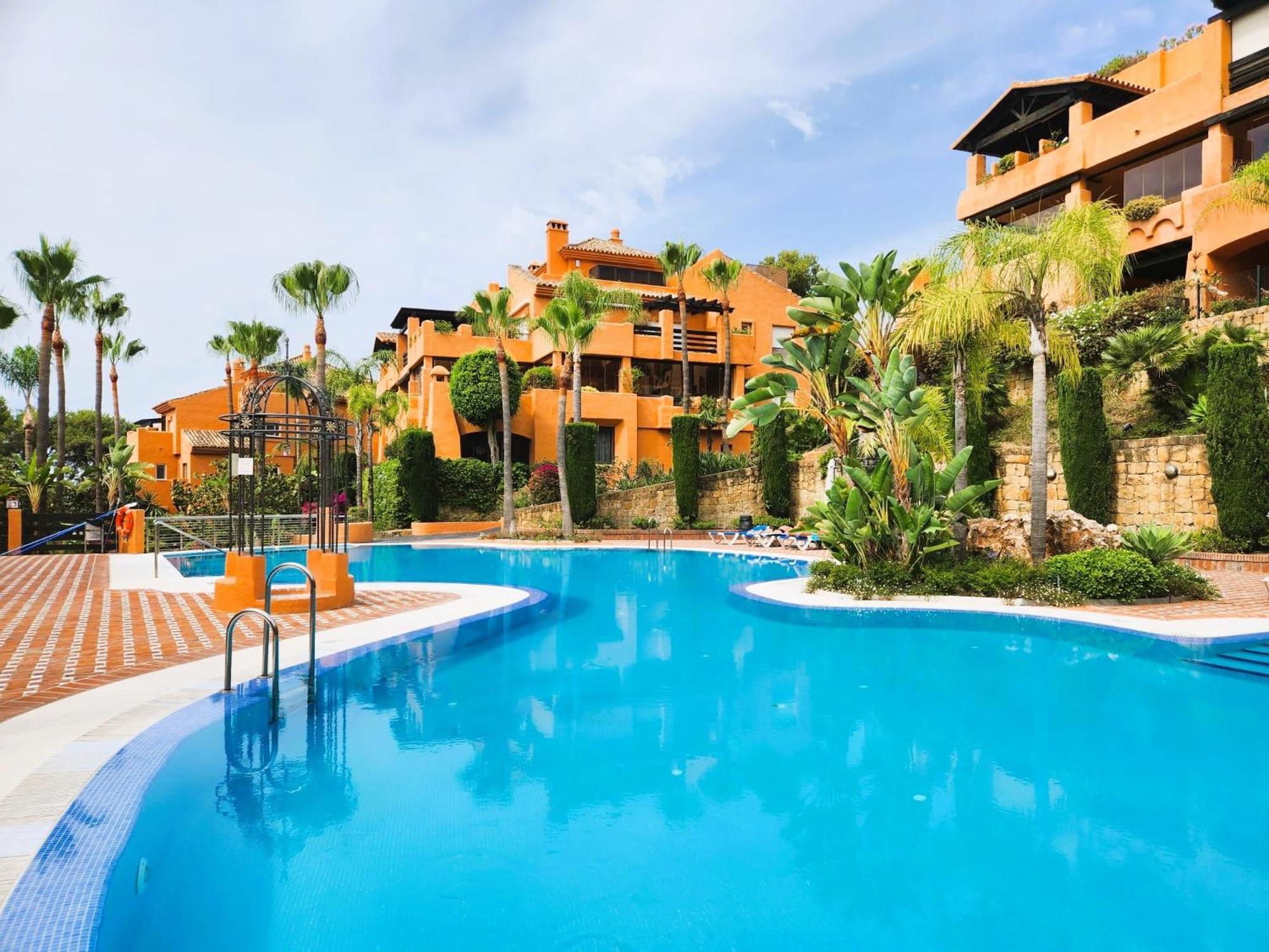 Luxury 2 Bedroom Apartment, Sierra Blanca, *